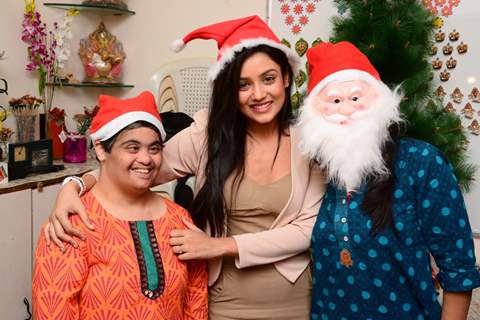 Mishti Chakraborty Celebrates her Birthday And Christmas with Mentally Challenged Adults