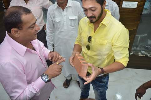 Shreyas Talpade checks out the bricks at the Launch of Building Bricks