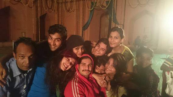 Rajat tokas and other casts of Jodha akbar in 400th episode celebration