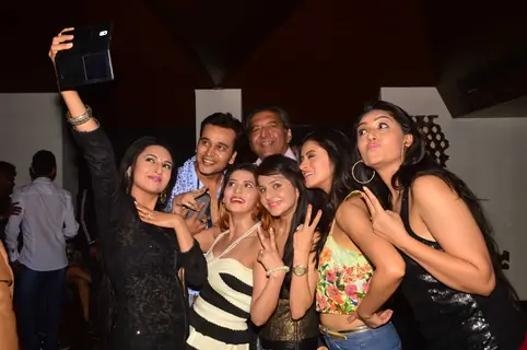 Ye Hai Mohabbatein Team Clicks a Selfie at India-Forums 11th Anniversary Bash
