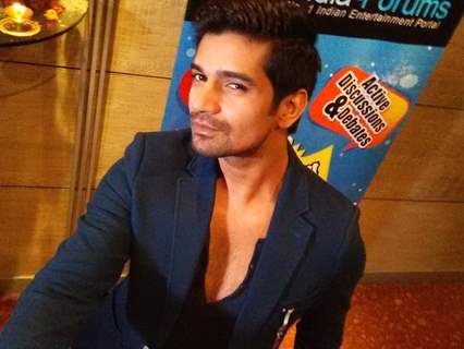 Vishal Singh clicks a selfie at India-Forums 11th Anniversary Bash