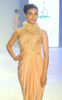 Dipti Gujral walks the ramp at Pune Fashion Week 2014