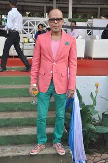 Narendra Kumar poses for the media at ABV Nucleus Indian 2000 Guineas Event