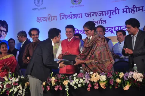 Amitabh Bachchan felicitates at TB Irradication Event