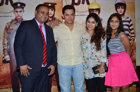 Aamir Khan poses with fans at P.K. Contest Winners Meet