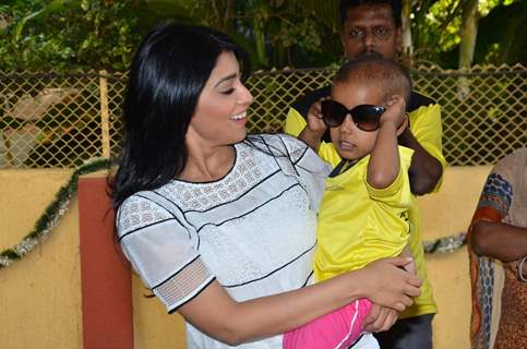 Shriya Saran Celebrates Christmas with Access Life NGO Kids