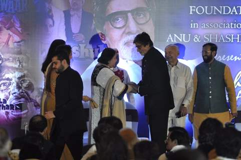 Amitabh Bachchan greets Pamela Chopra at the Yash Chopra Memorial Awards