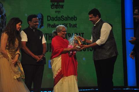 A Senior Actress receives an award at Dadasaheb Phalke Marathi Awards