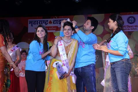 Swapnil Joshi crowns the winner during the Promotions of Mitwaa