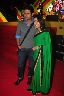 Manav Gohil and Pratyusha Banerjee pose for the media at Mulund Fest