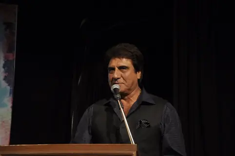 Raj Babbar addressing the audience at Ali Peter John Book Launch
