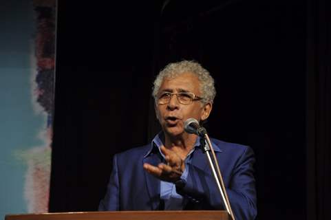 Naseeruddin Shah addressing the audience at Ali Peter John Book Launch