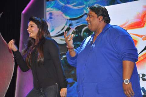 Ganesh Acharya and Raveena Tandon shake a leg at Star Nite Event