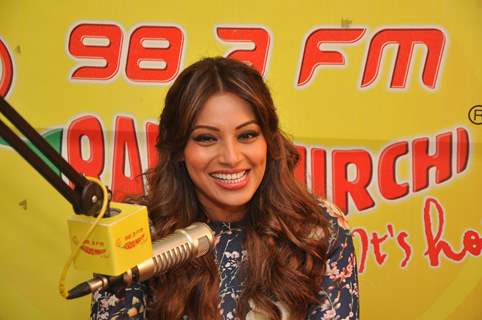 Bipasha Basu Promotes Alone on Radio Mirchi 98.3 FM