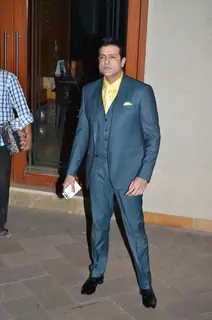 Armaan Kohli poses for the media at Sanjay Dutt's New Year Bash