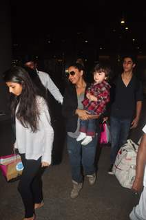 Gauri Khan was snapped with her children AbRam, Aryan and Suhana at Airport