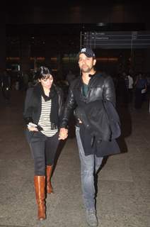 Aftab Shivdasani was snapped with Nin Dusanj at Airport