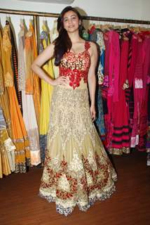 Daisy Shah showcases Rohhit Verma's New Collection