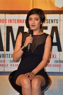 Akshara Haasan interacts with the audience at the Trailer Launch of Shamitabh