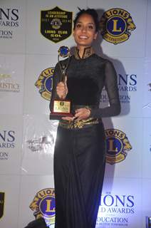 Lisa Haydon poses with her award at Lion Gold Awards