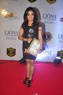 Monali Thakur poses for the media at Lion Gold Awards