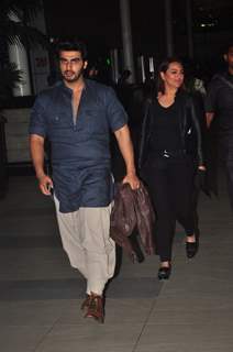 Arjun Kapoor and Sonakshi Sinha were Snapped at Airport while returning from Delhi Promotions