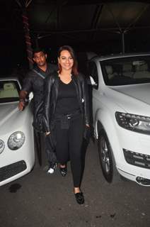 Sonakshi Sinha poses for the media at Airport while returning from Delhi Promotions of Tevar