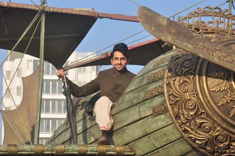 Ayushmann Khurrana promotes Hawaizaada at Versova Beach