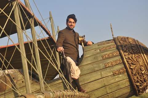 Ayushmann Khurrana promotes Hawaizaada at Versova Beach