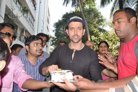 Hrithik Roshan was snapped cutting his Birthday Cake with fans