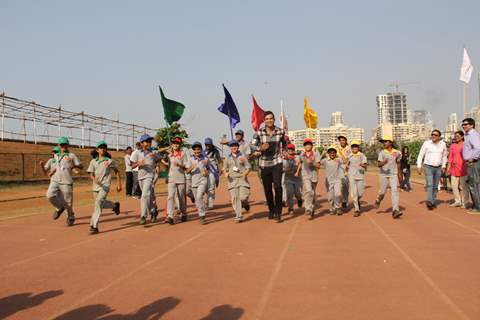 Irfan Pathan dazzled with Kids at Bright Start Fellowship International School