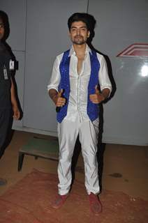 Gurmeet Choudhary poses for the media at Umang Police Show