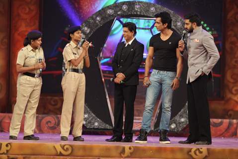 Abhishek Bachchan interacts with Police Officials at Umang Police Show