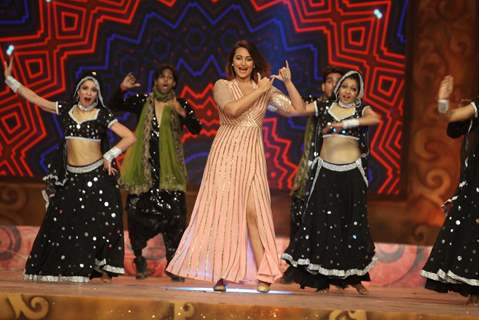 Sonakshi Sinha Perform at Umang Police Show