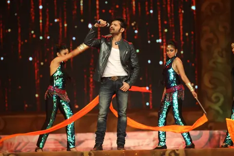 Himesh Reshammiya Perform at Umang Police Show
