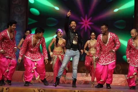 Shreyas Talpade Performs at Umang Police Show