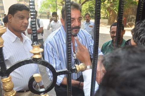 Sanjay Dutt greets his fans while Leaving for Yerwada Jail