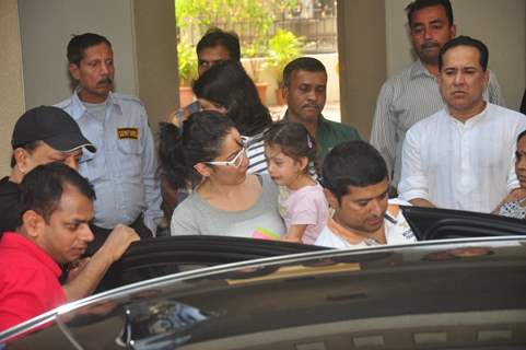 Sanjay Dutt's daughter gets teary eyed while bidding him audie as he Leaves for Yerwada Jail