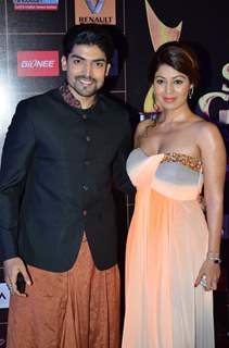 Gurmeet Choudhary and Debina Bonnerjee Choudhary pose for the media at Star Guild Awards