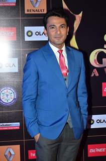 Vikas Khanna poses for the media at Star Guild Awards