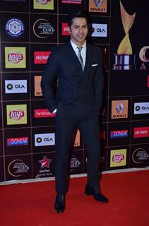 Varun Dhawan poses for the media at Star Guild Awards