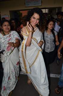 Kangana Ranaut waves to the camera at RamaKrishna Mission