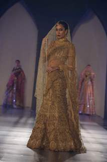 Lisa Haydon walks the ramp for Tarun Tahiliani's Azva show in Hyderabad