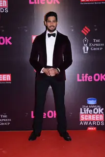 Sidharth Malhotra poses for the media at 21st Annual Life OK Screen Awards Red Carpet