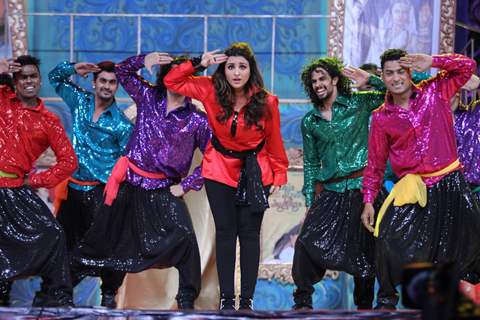 Parineeti Chopra performs at Stardust Awards 2014