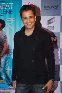 Ganesh Hegde poses for the media at the Premier of Sharafat Gayi Tel Lene