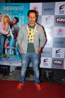 Manmeet Singh poses for the media at the Premier of Sharafat Gayi Tel Lene