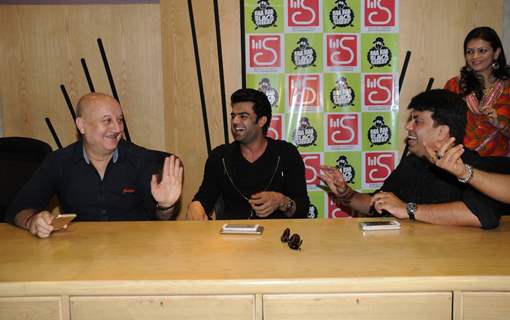 Manish Paul & Anupam Kher share a laugh at the Launch of the film Baa Baa Black Sheep