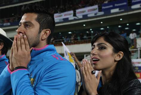 Aftab Shivdasani was snapped with wife at Mumbai Heroes Vs Kerala Strikers Match