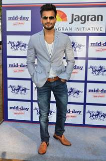 Karan Tacker poses  for the media at Mid Day Race